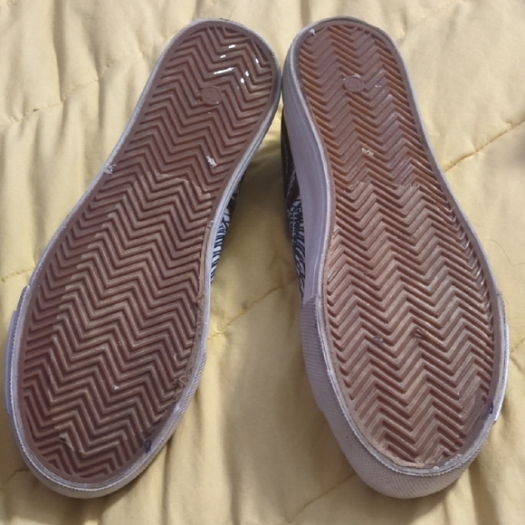 Ed Hardy Women's White and Blue Graphic Sneakers - Picture 7 of 7